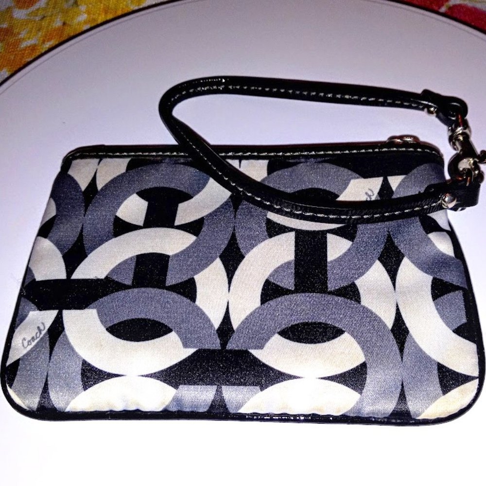 COACH Madison Scarf Print Signature Optic Outline Maggie Wristlet - Picture 4 of 13